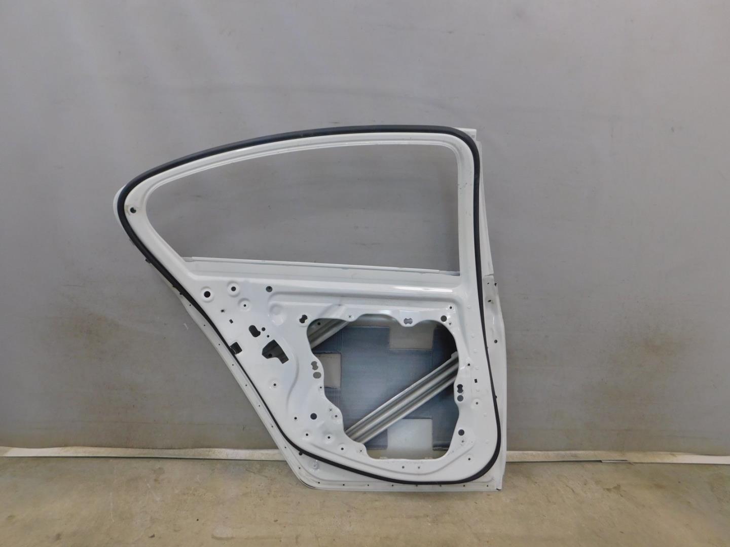 Дверь задняя левая