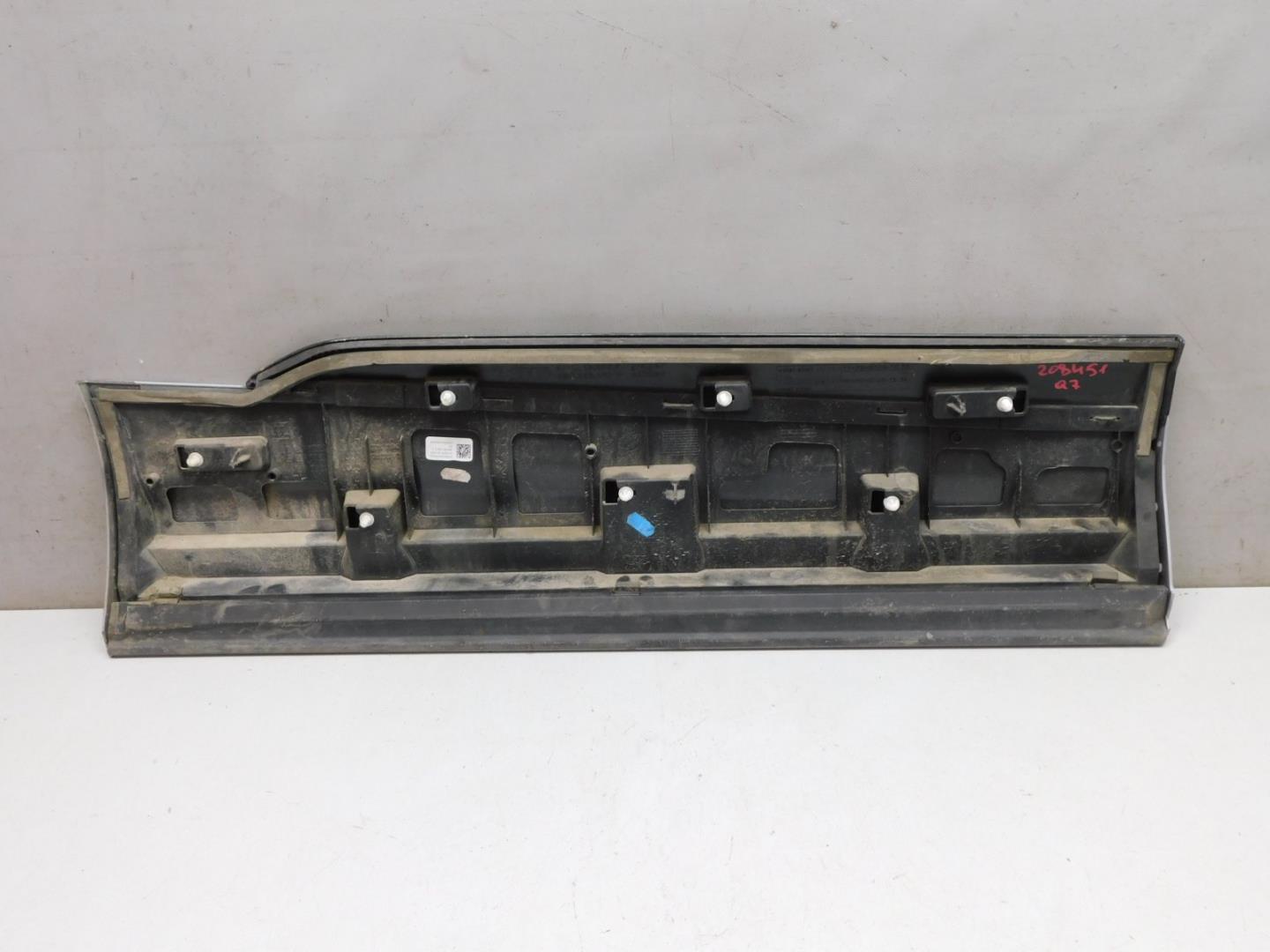 Накладка двери задней левой