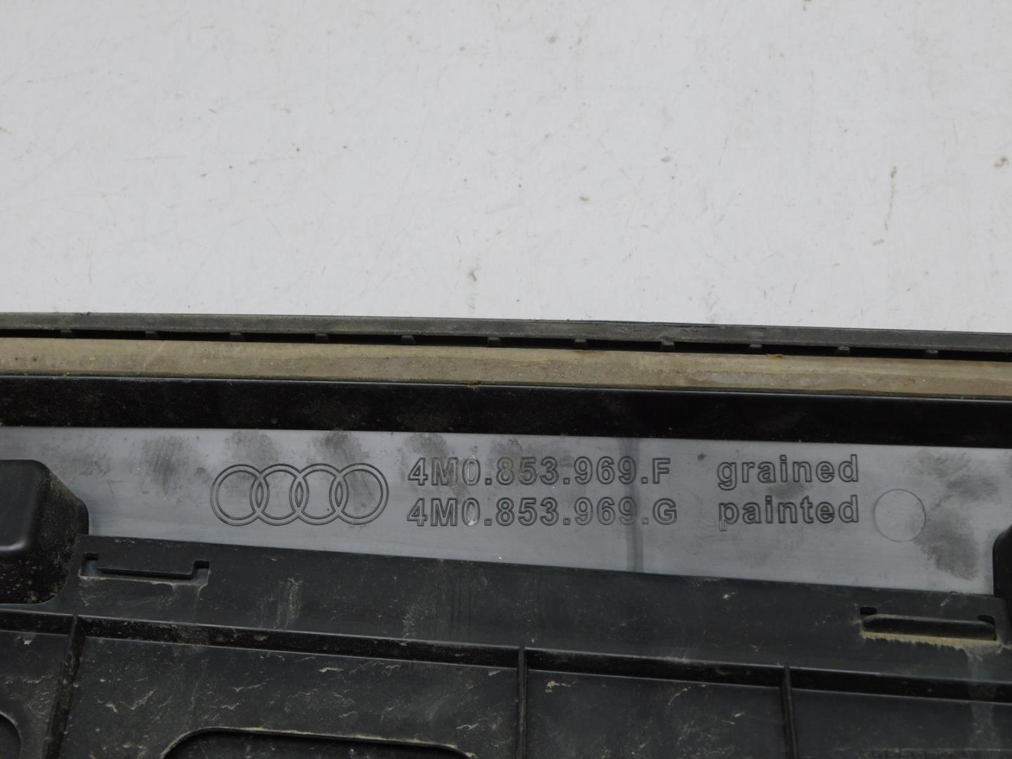 Накладка двери задней левой