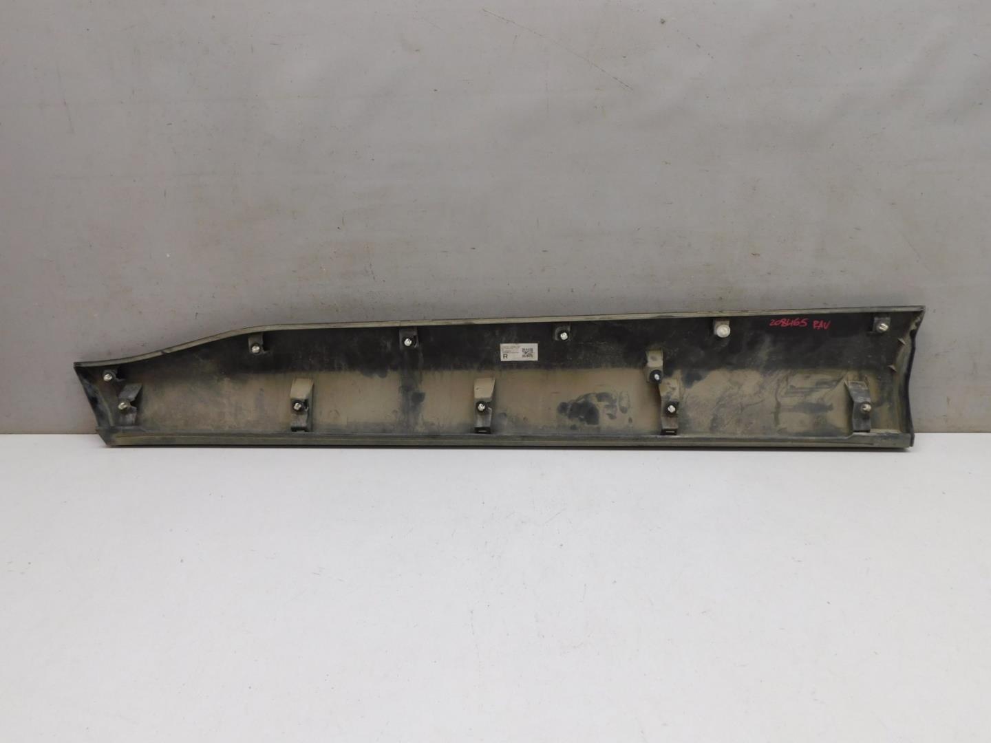 Накладка двери передней правой