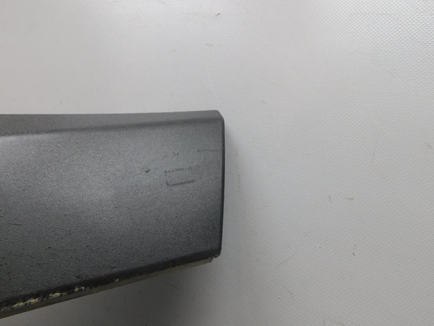 Накладка двери передней правой