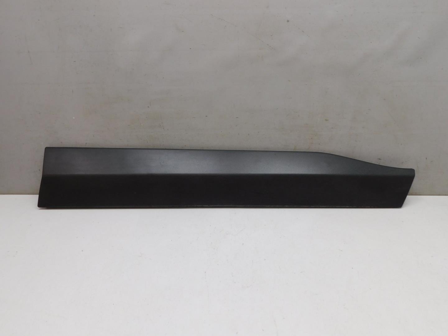 Накладка двери передней правой