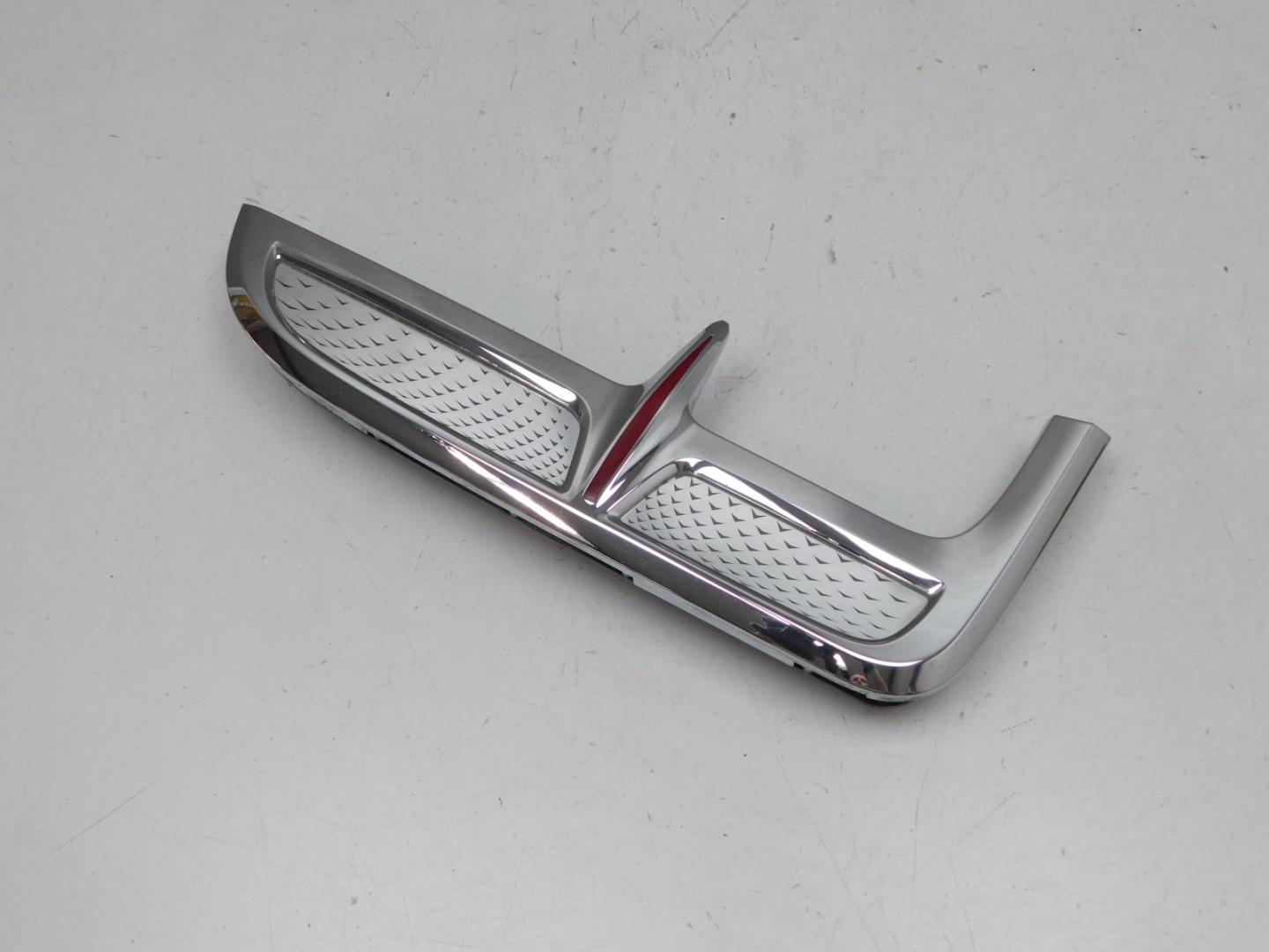 Накладка переднего крыла левого