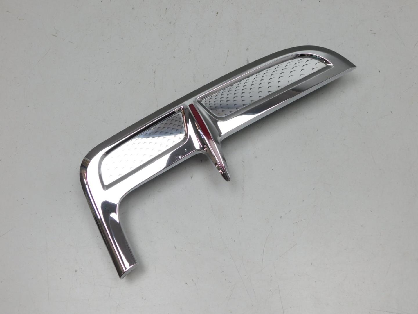 Накладка переднего крыла левого