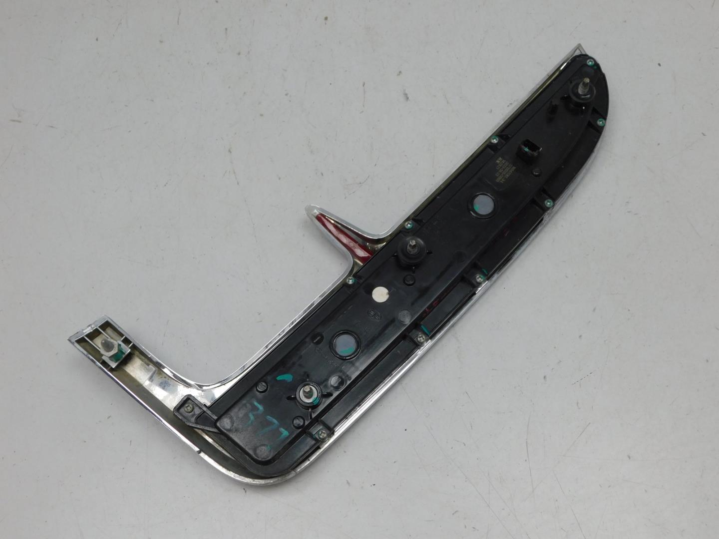 Накладка переднего крыла левого