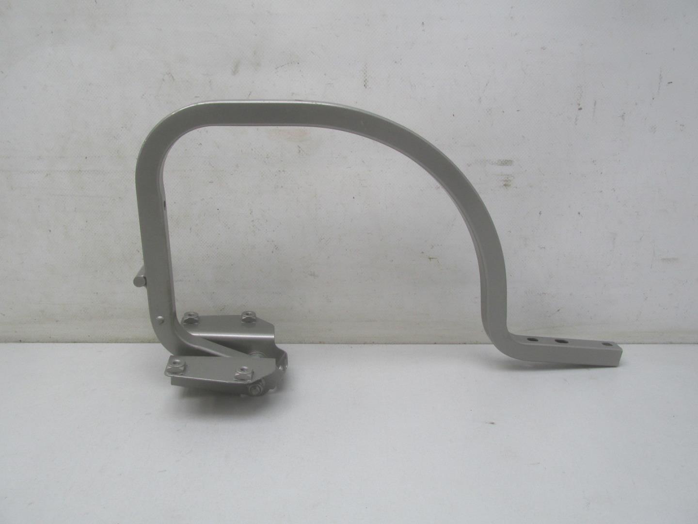 Петля крышки багажника