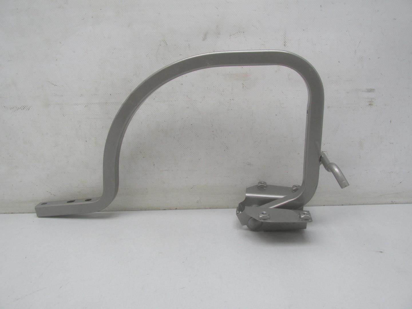 Петля крышки багажника