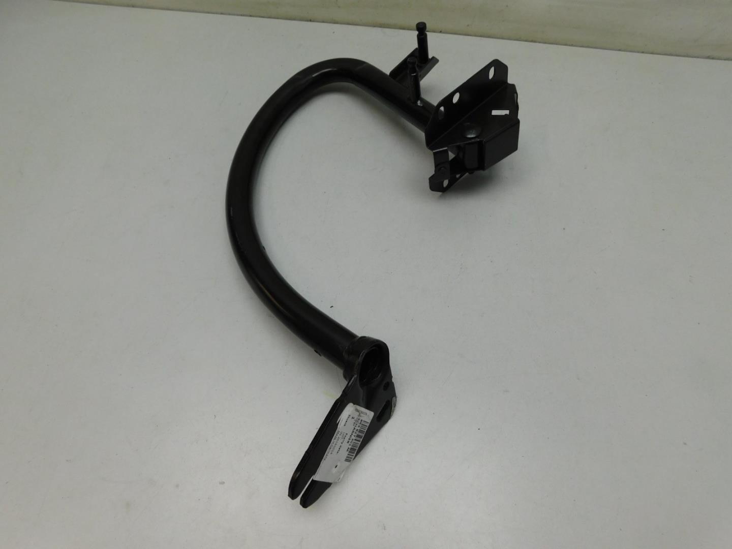 Петля крышки багажника