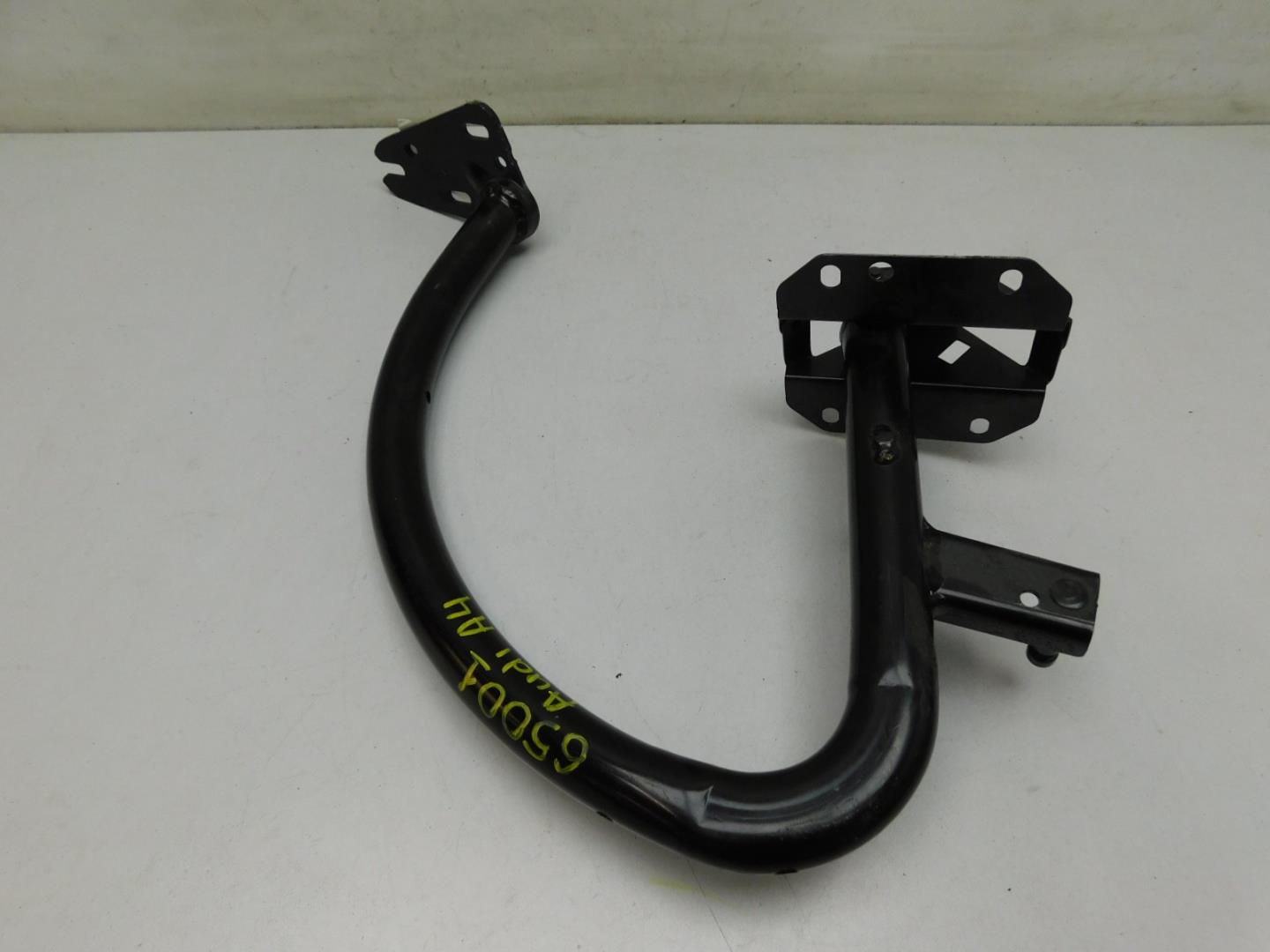 Петля крышки багажника