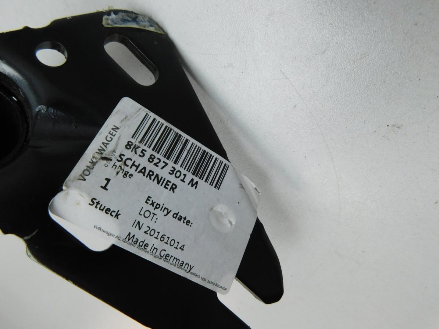 Петля крышки багажника