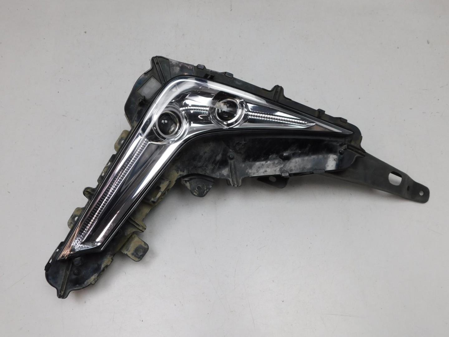 Фара противотуманная правая