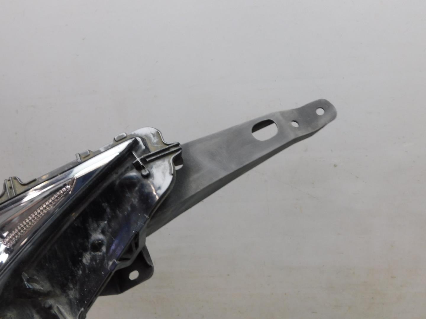 Фара противотуманная правая