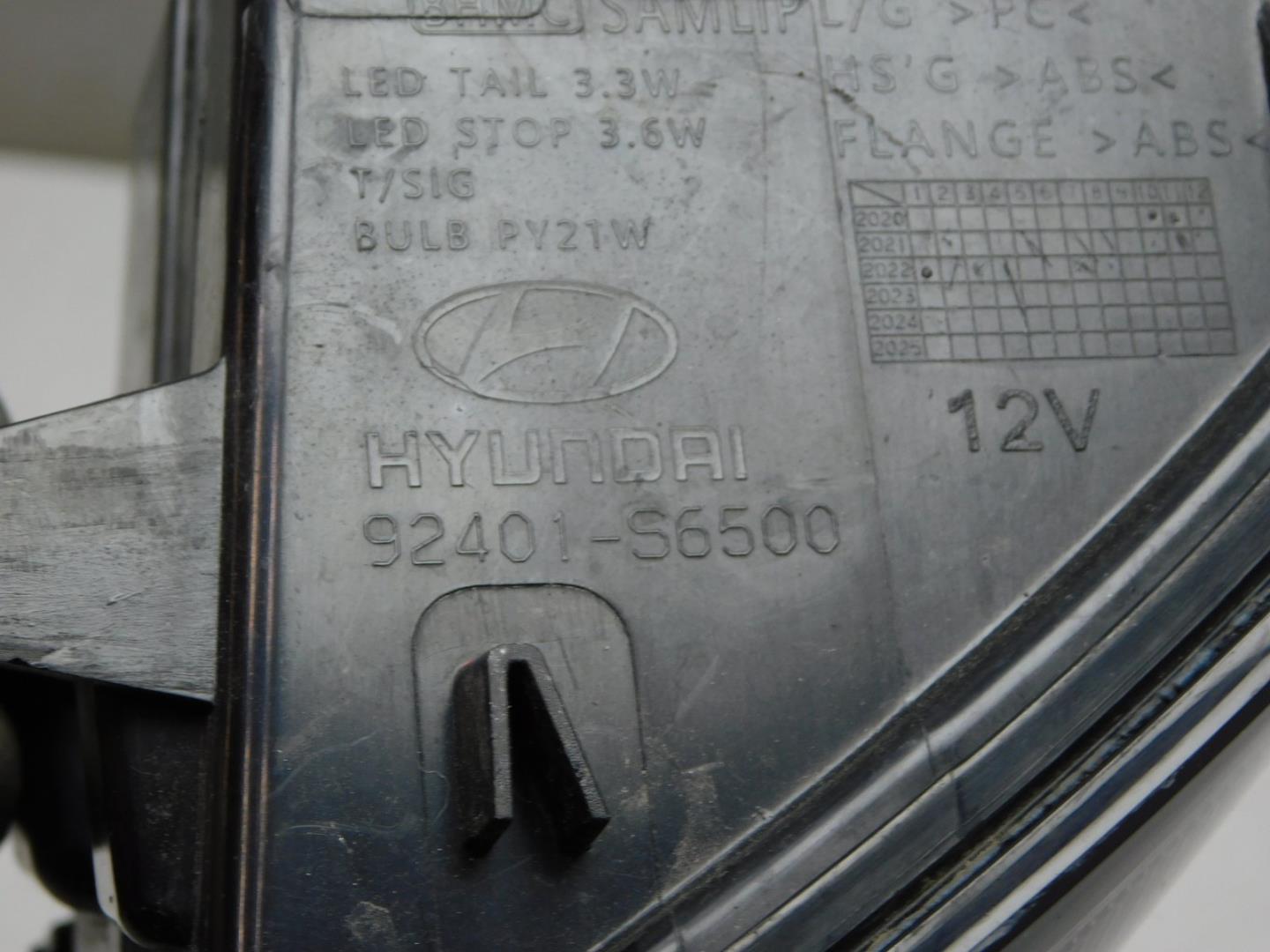 Фонарь задний наружный левый