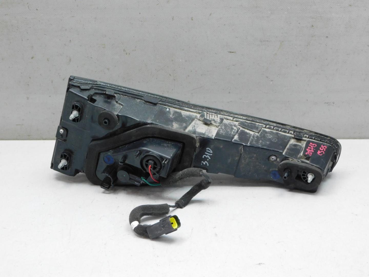 Фонарь задний внутренний правый