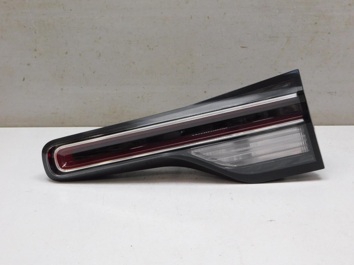 Фонарь задний внутренний правый