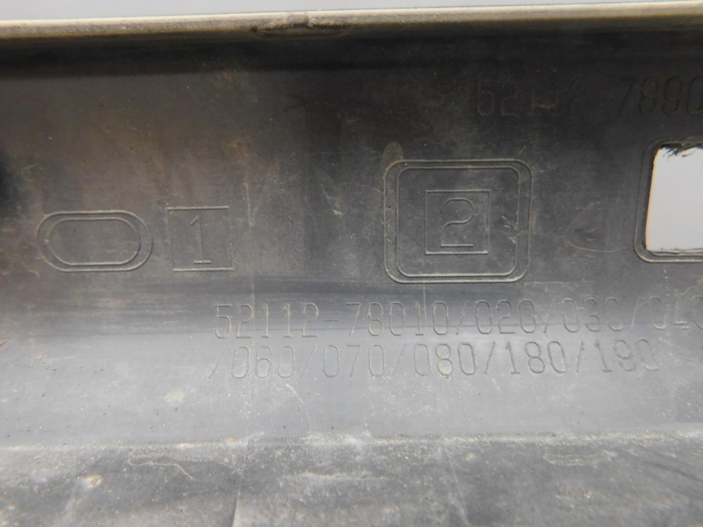 Решетка в бампер центральная