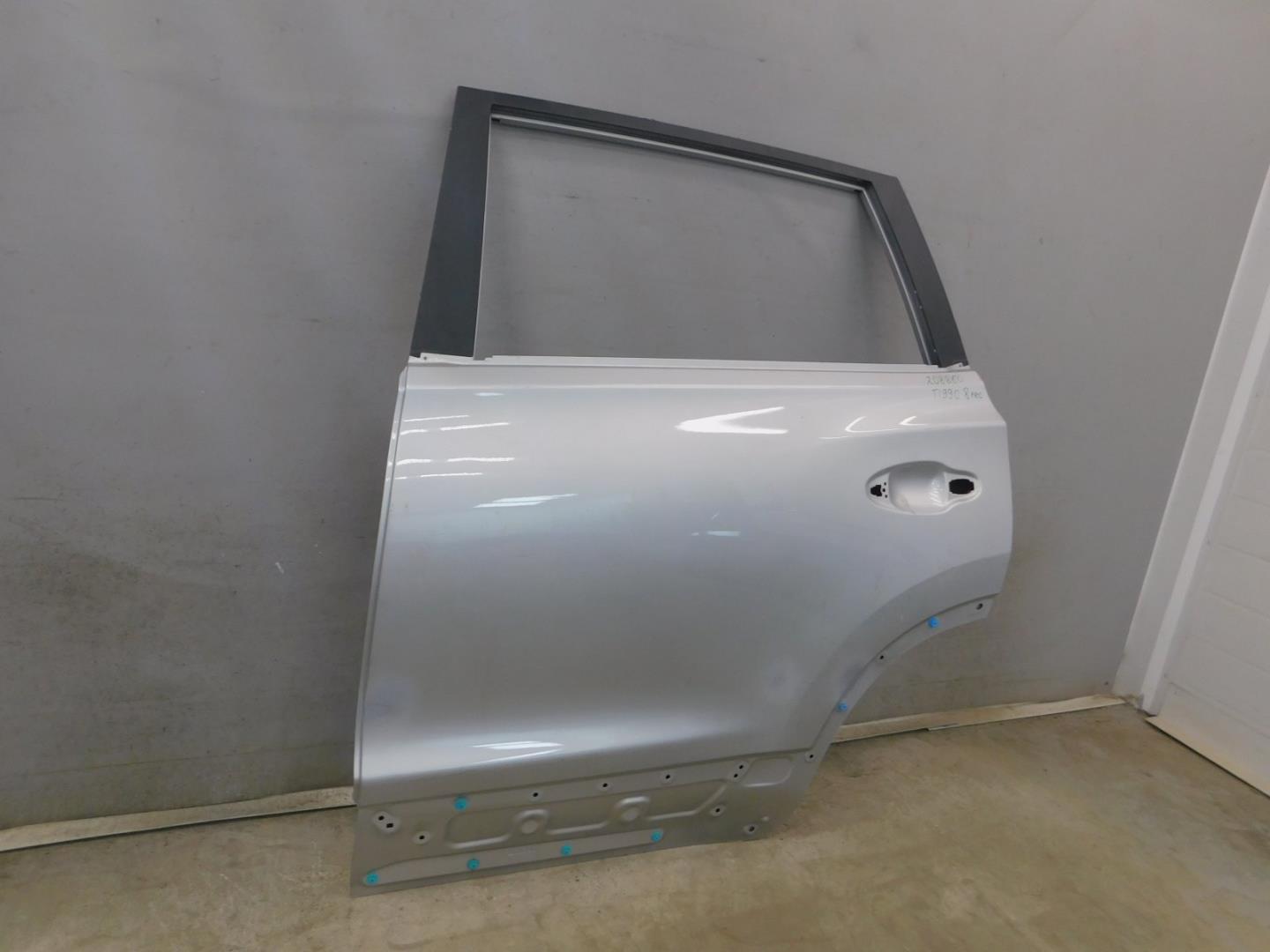 Дверь задняя левая