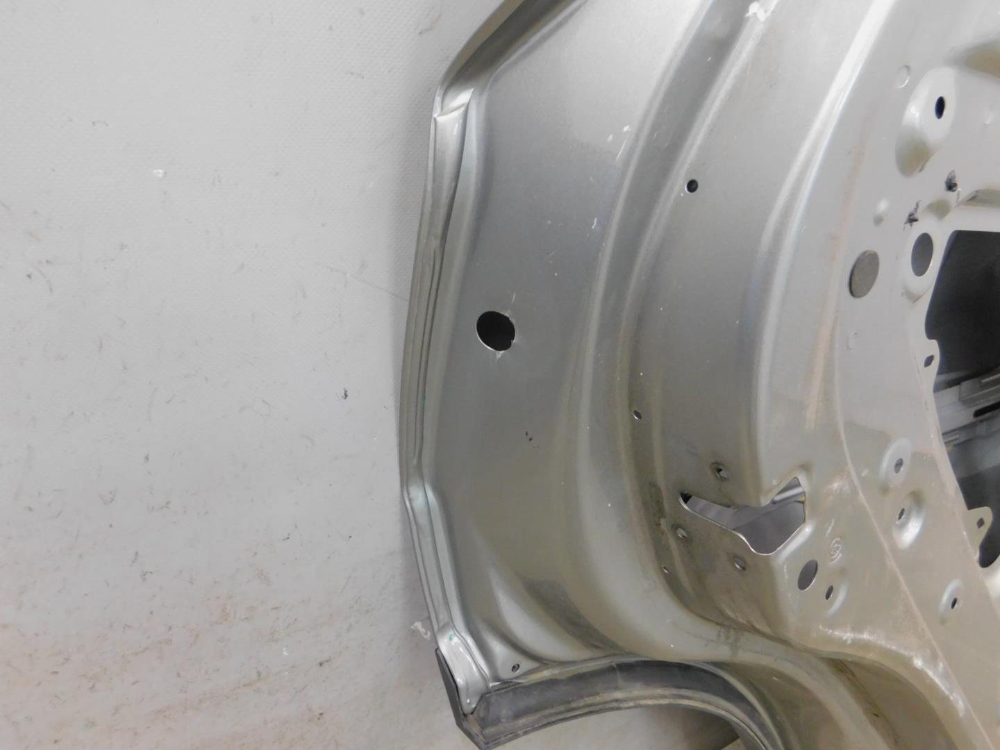 Дверь задняя левая