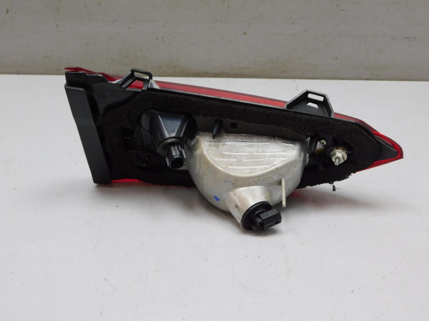 Фонарь задний внутренний правый