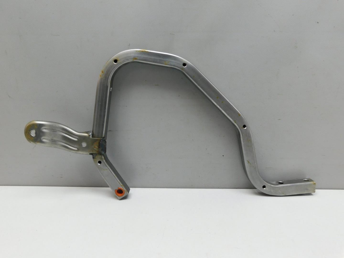 Петля крышки багажника