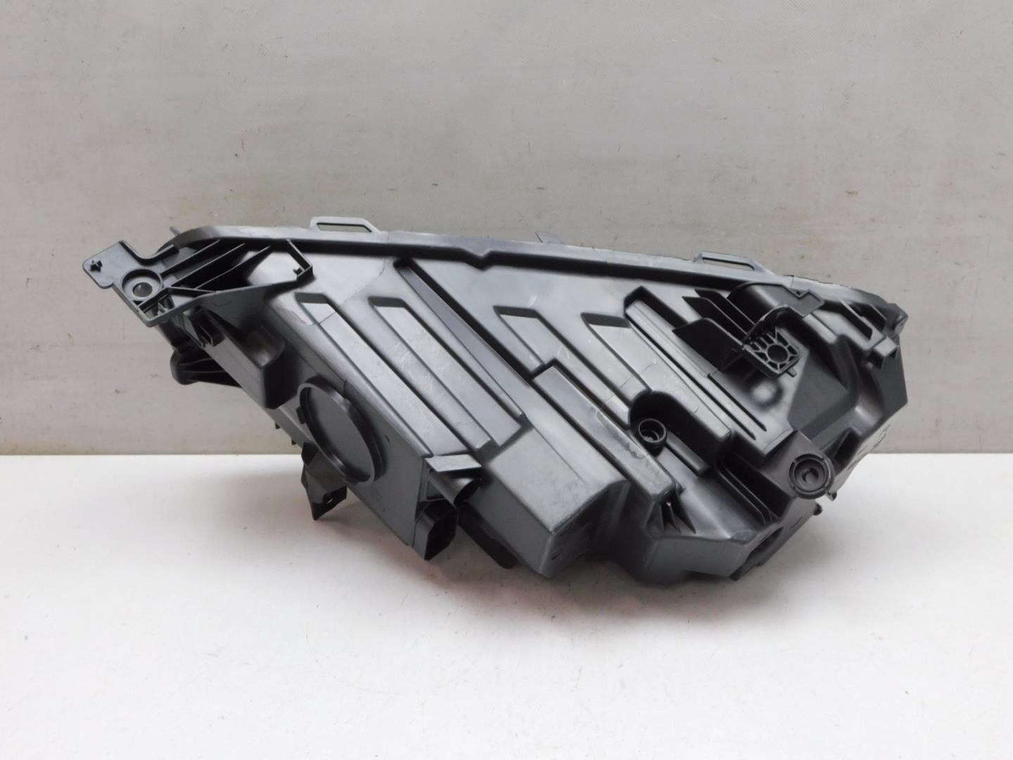 Корпус фары правой