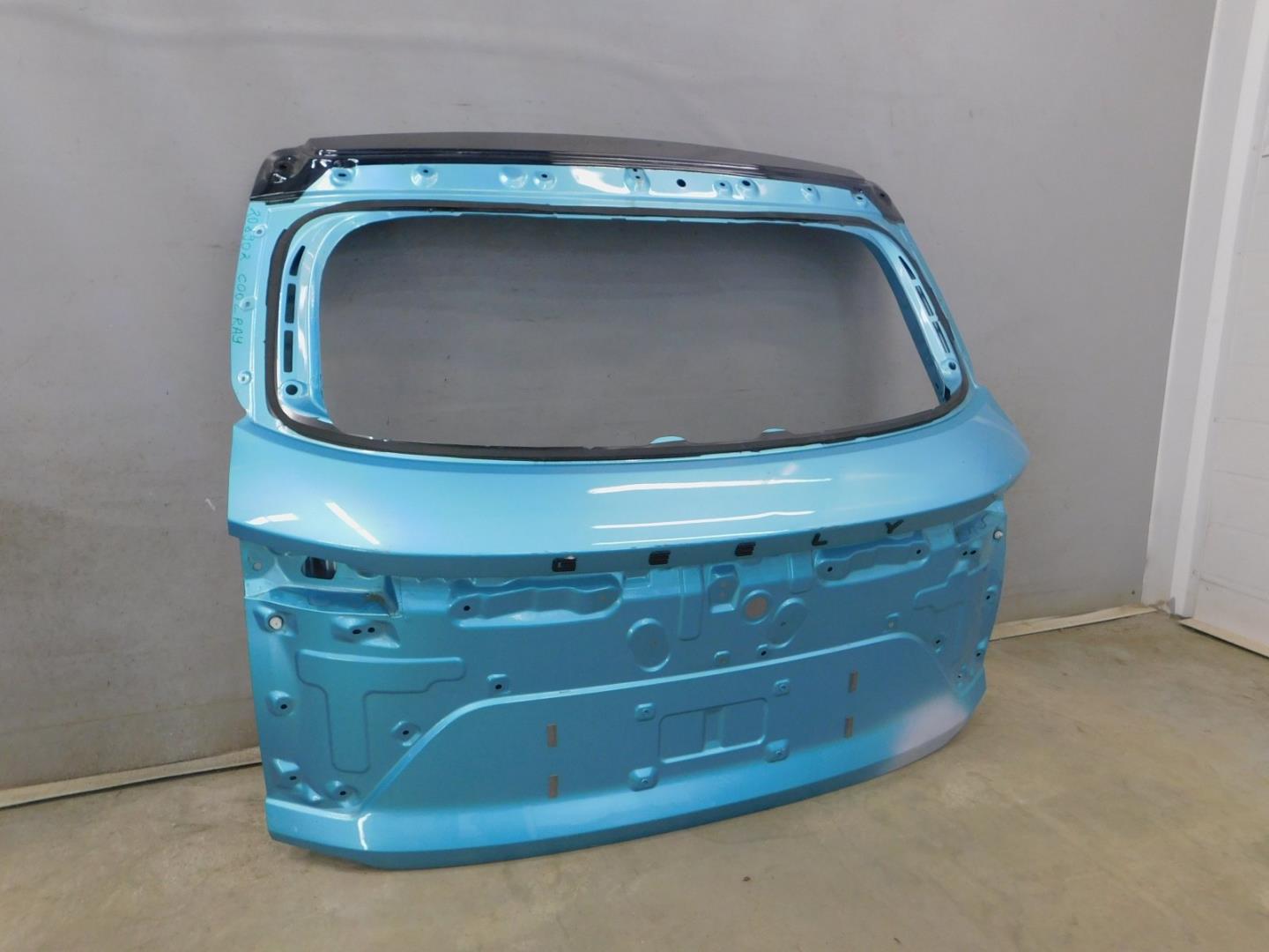 Дверь багажника