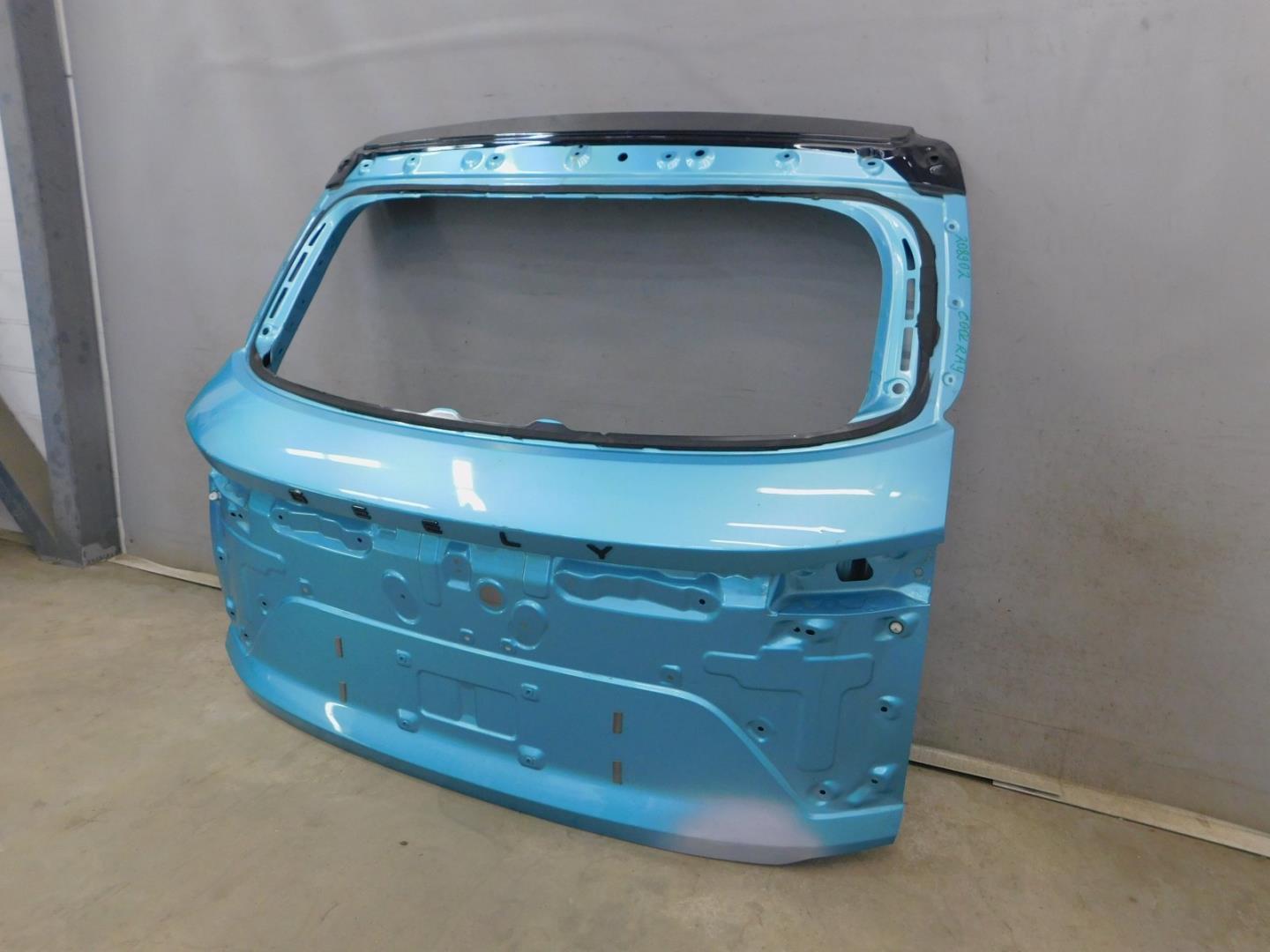 Дверь багажника