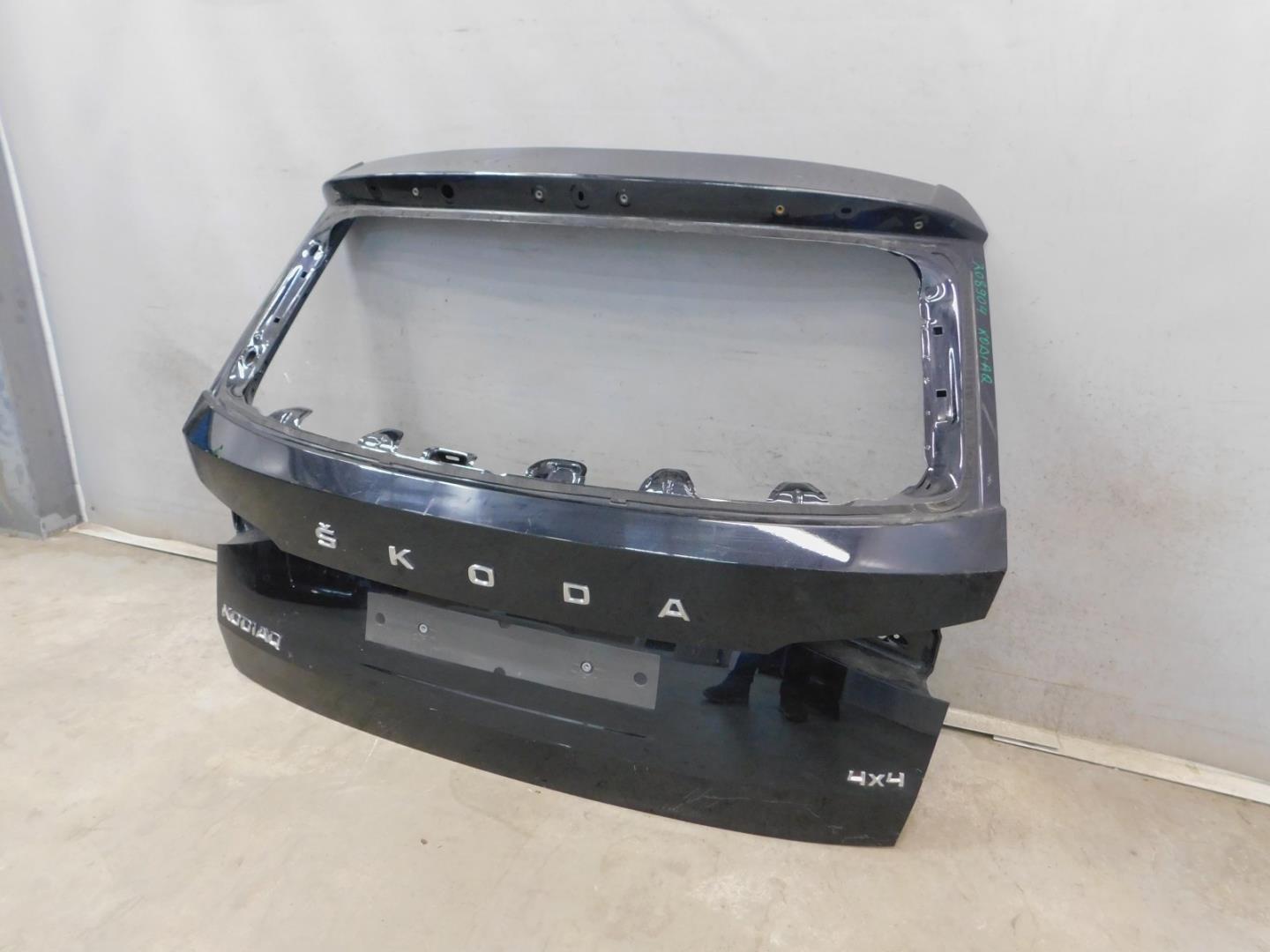 Дверь багажника