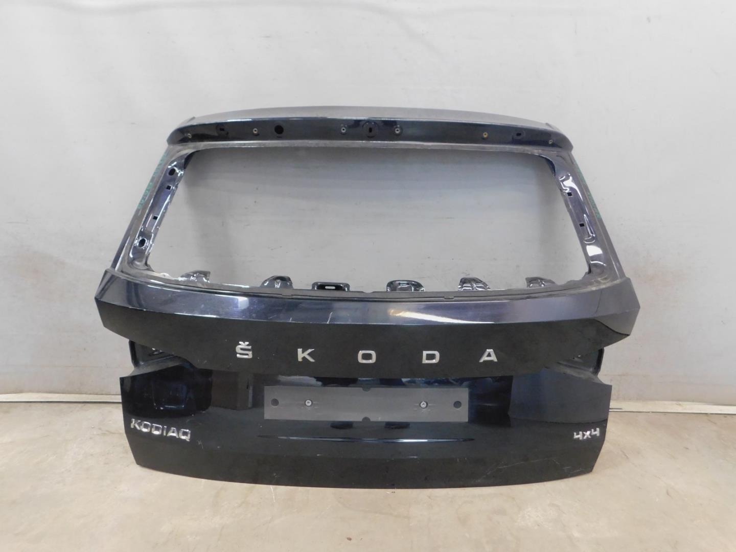 Дверь багажника