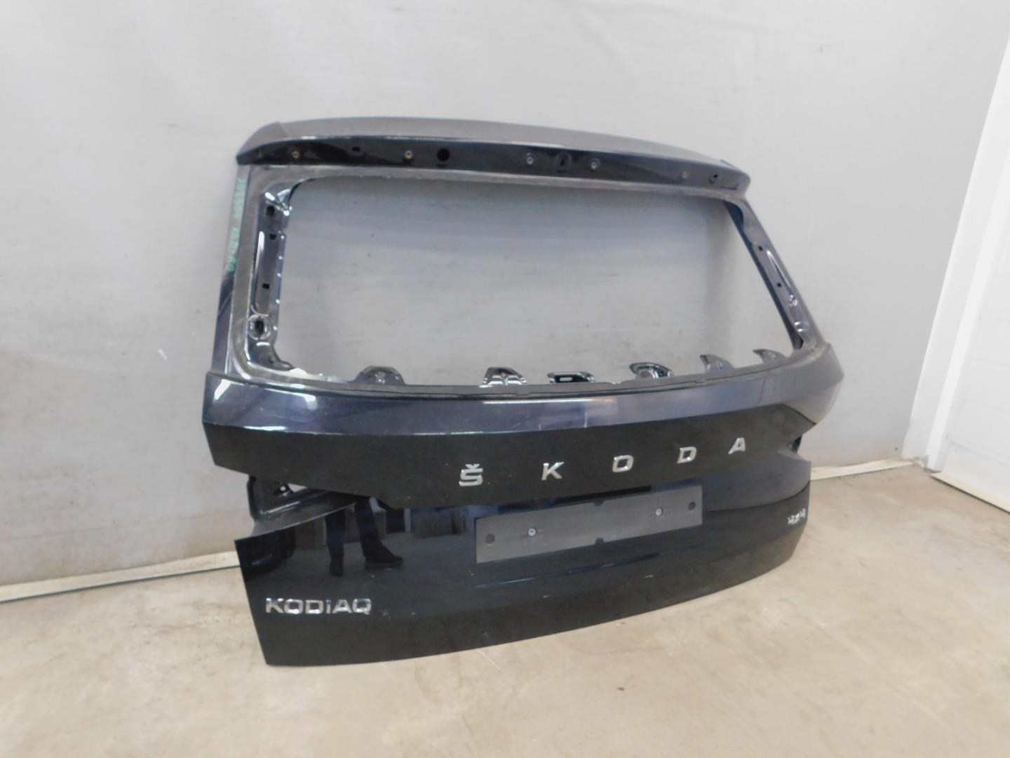 Дверь багажника