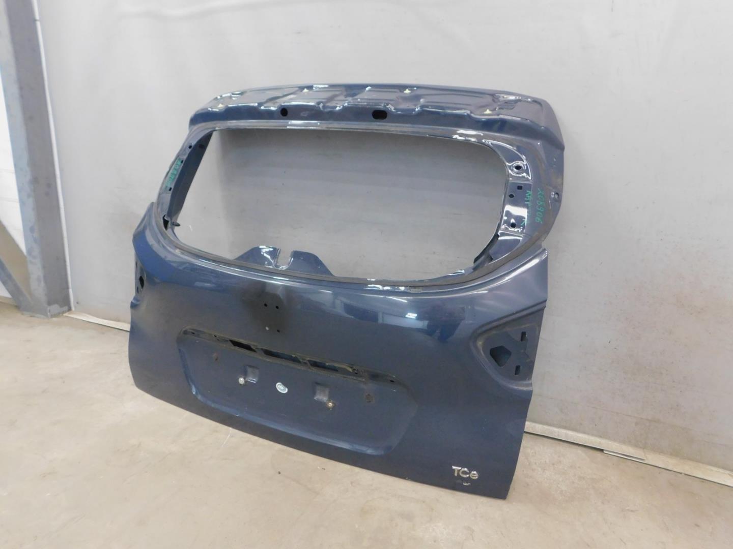 Дверь багажника