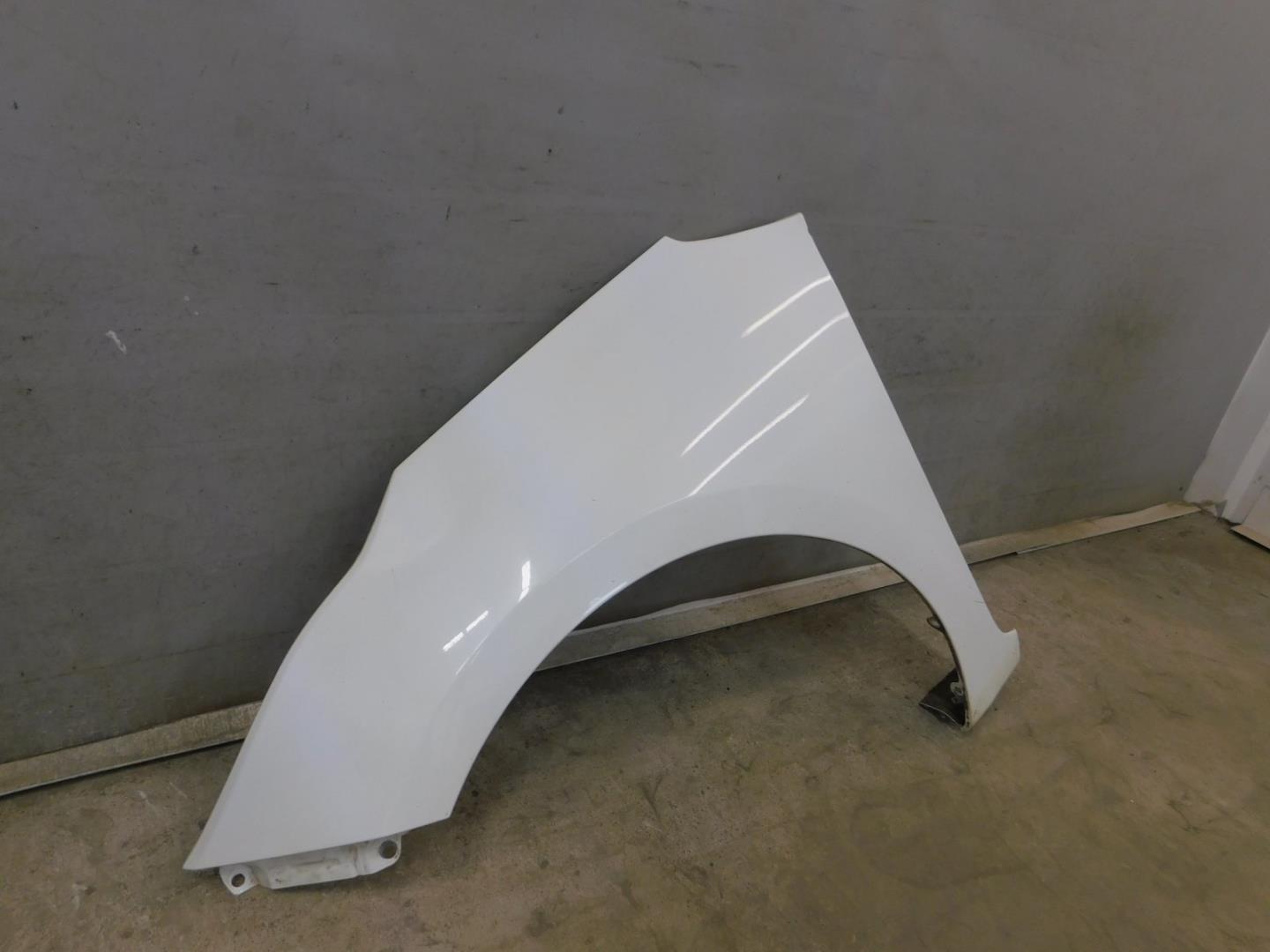 Крыло переднее левое