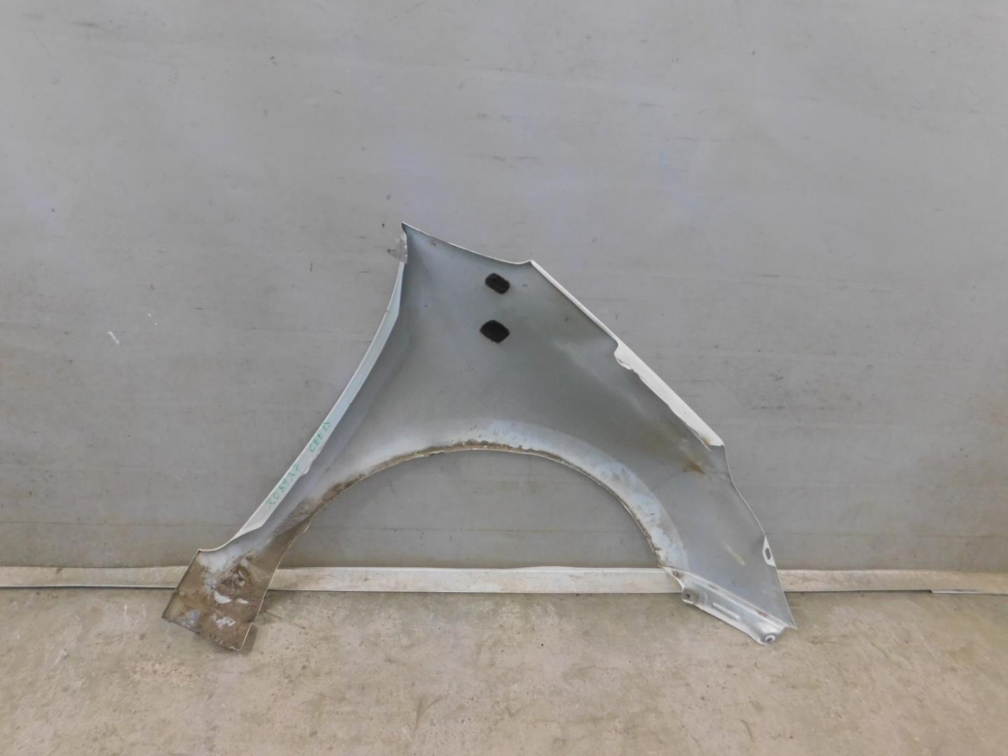 Крыло переднее левое