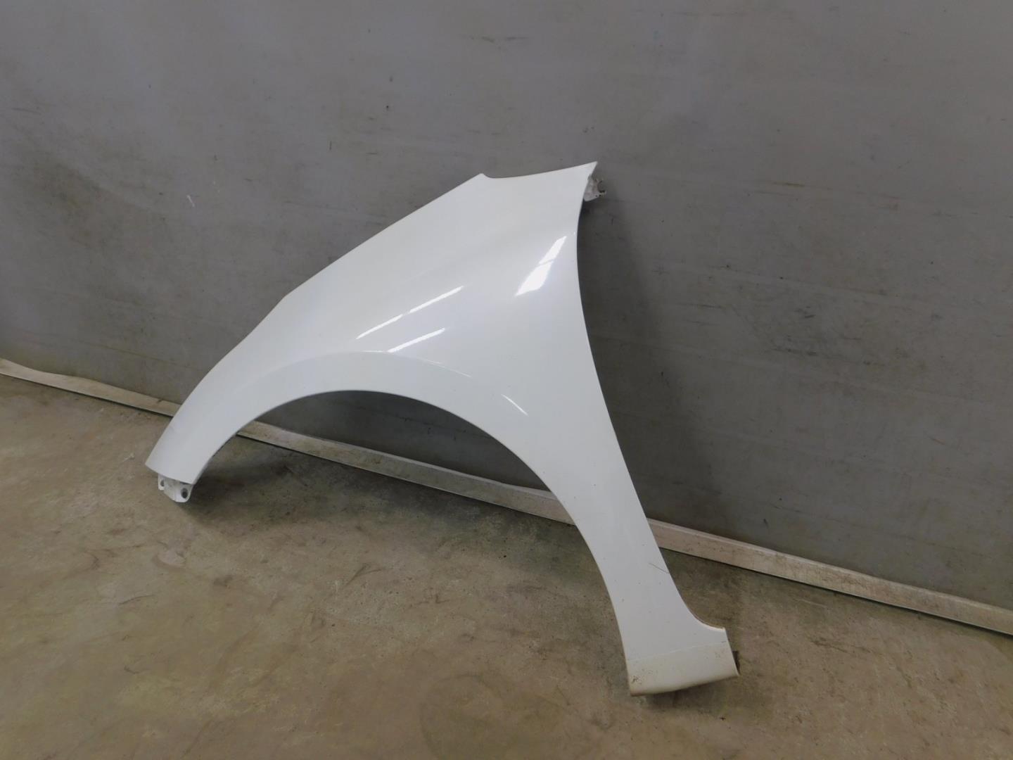 Крыло переднее левое