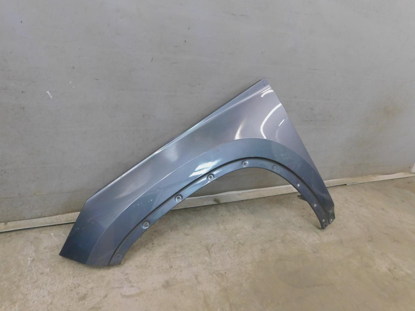 Крыло переднее левое