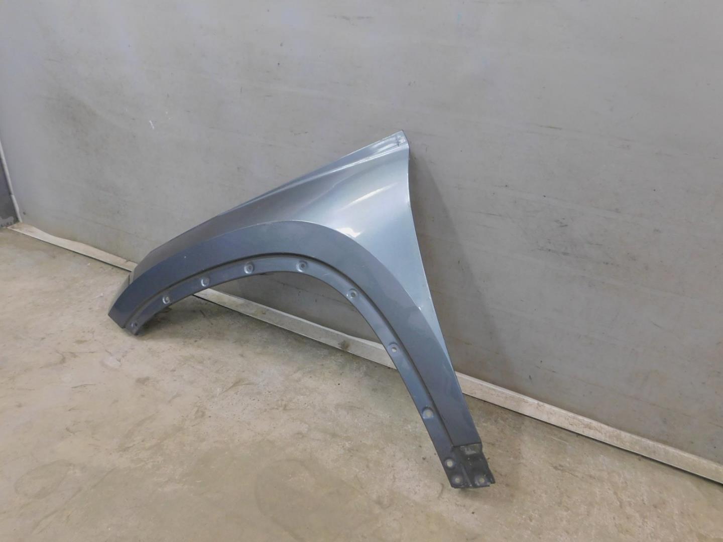 Крыло переднее левое