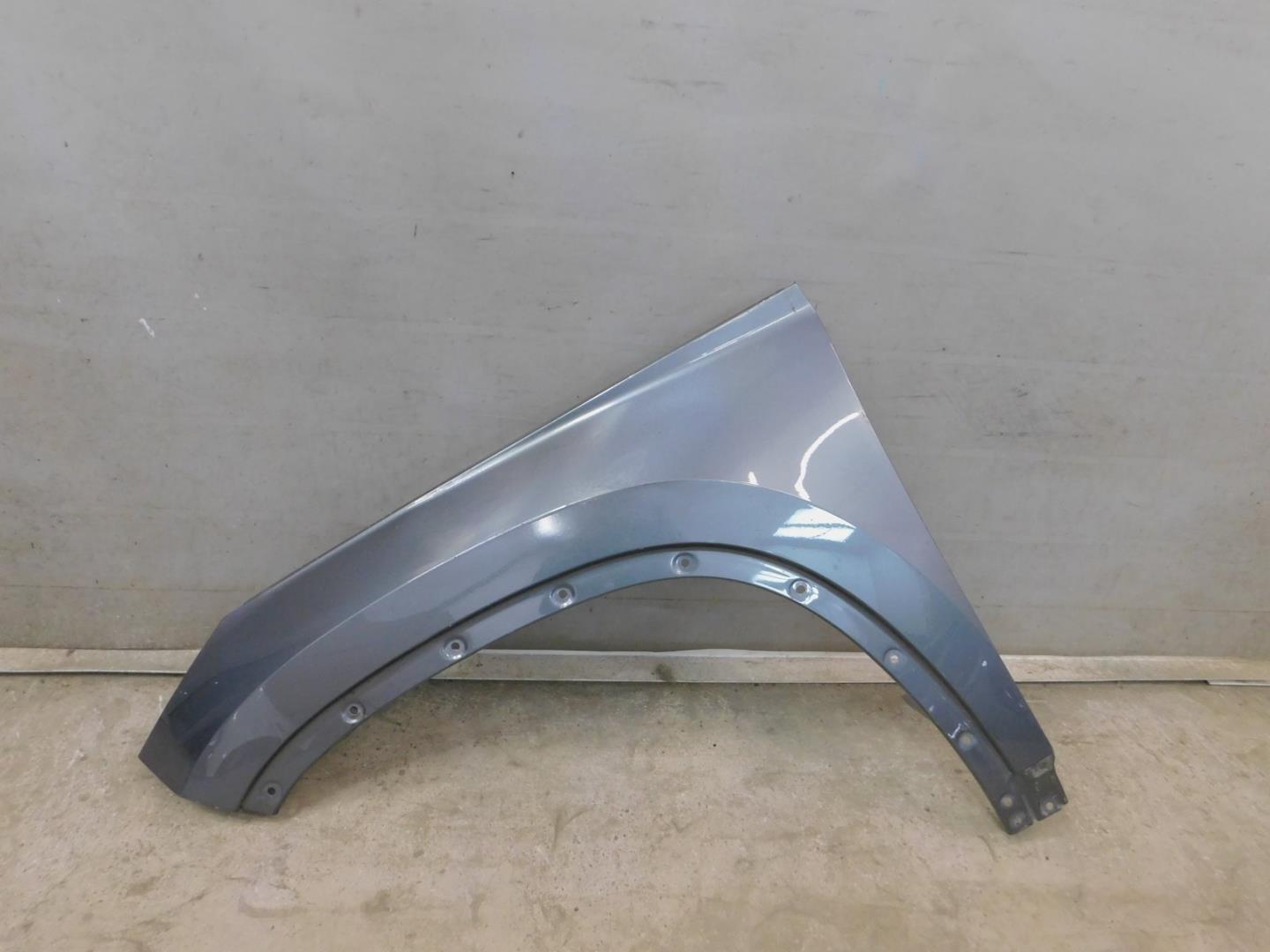 Крыло переднее левое