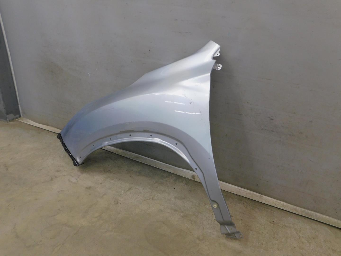 Крыло переднее левое