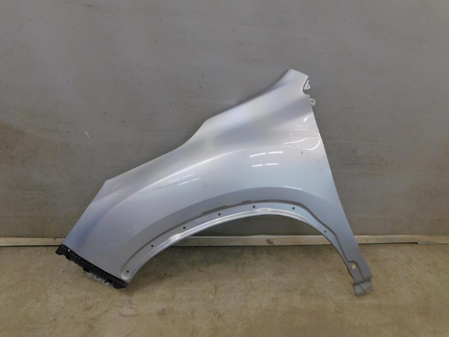 Крыло переднее левое