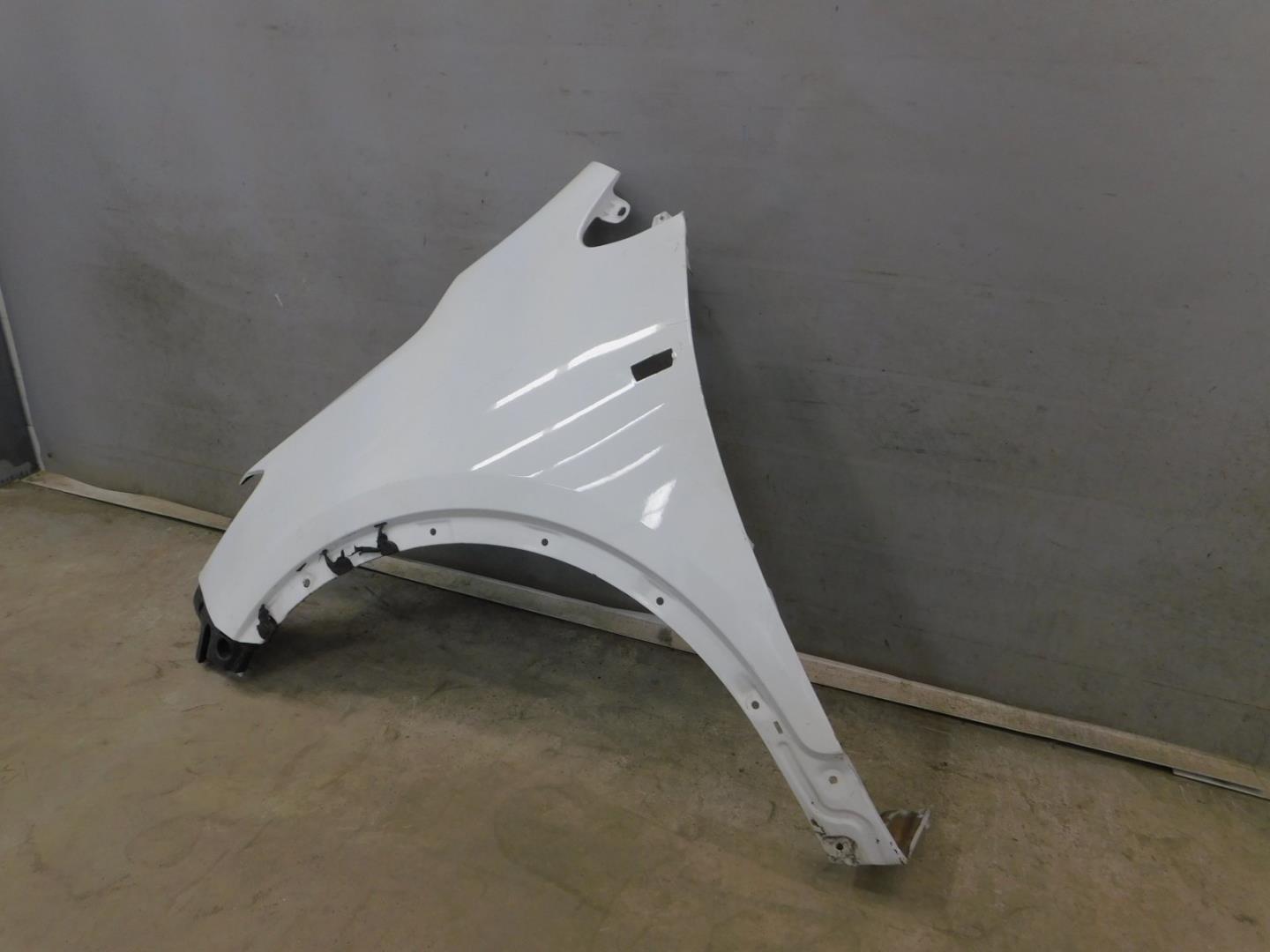 Крыло переднее левое