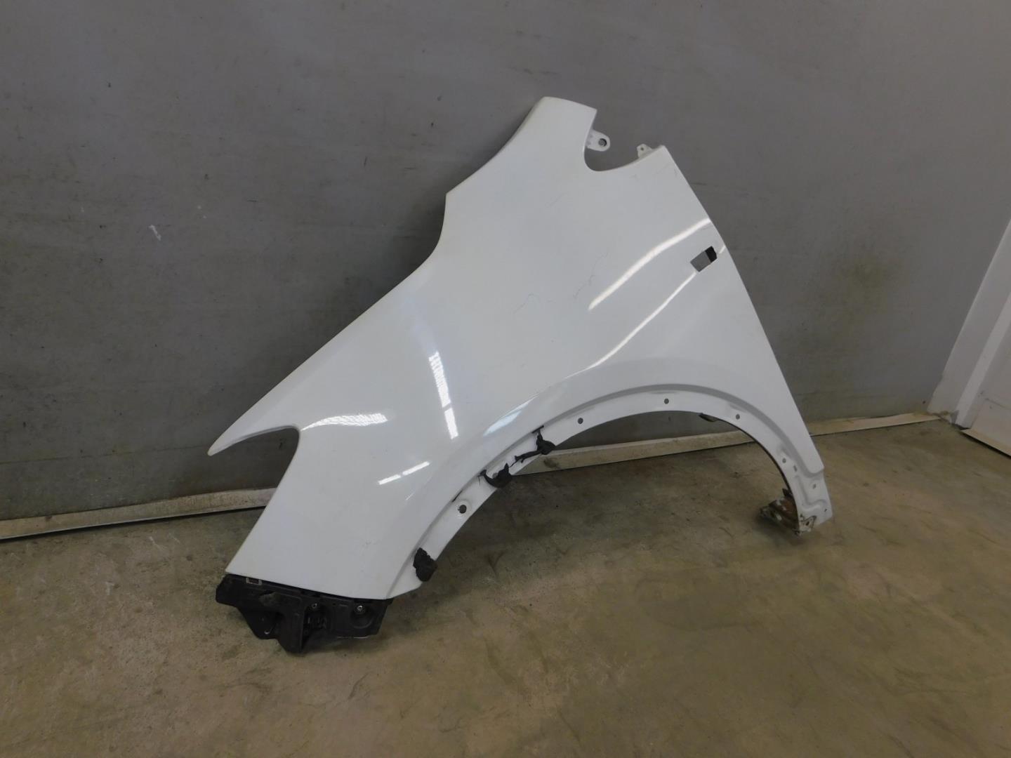 Крыло переднее левое