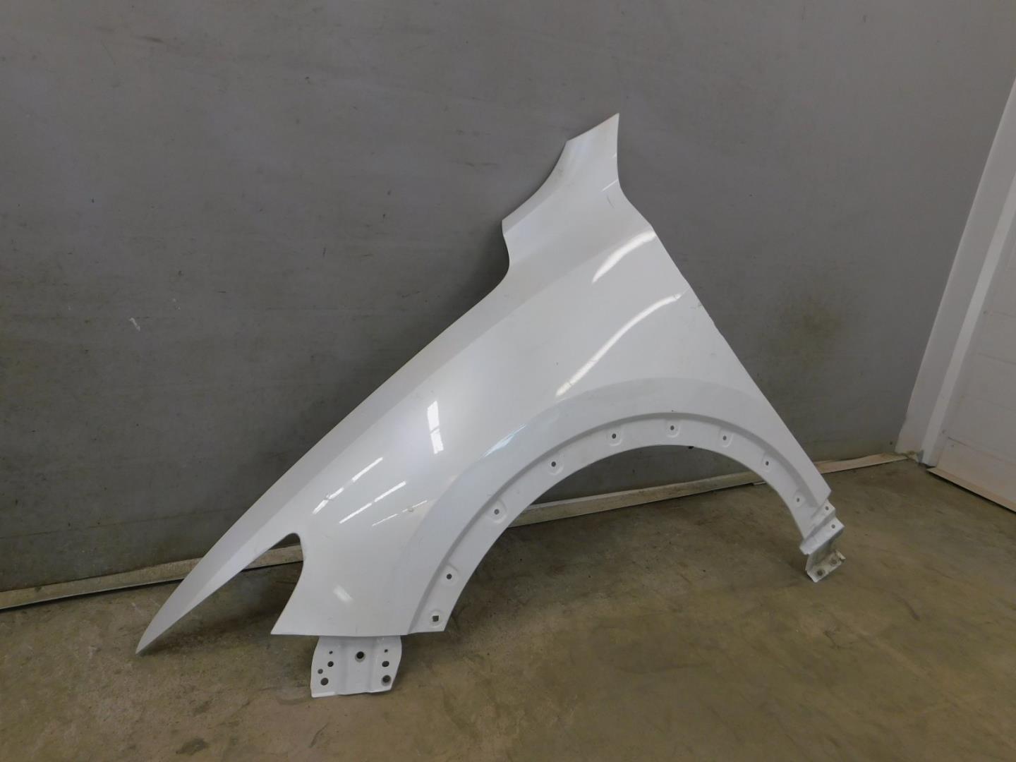 Крыло переднее левое