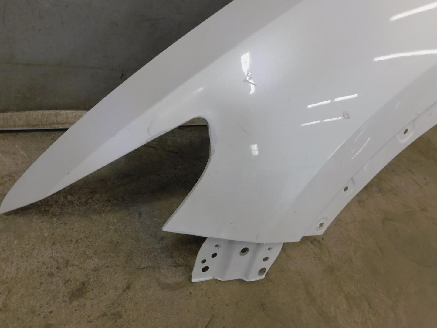 Крыло переднее левое