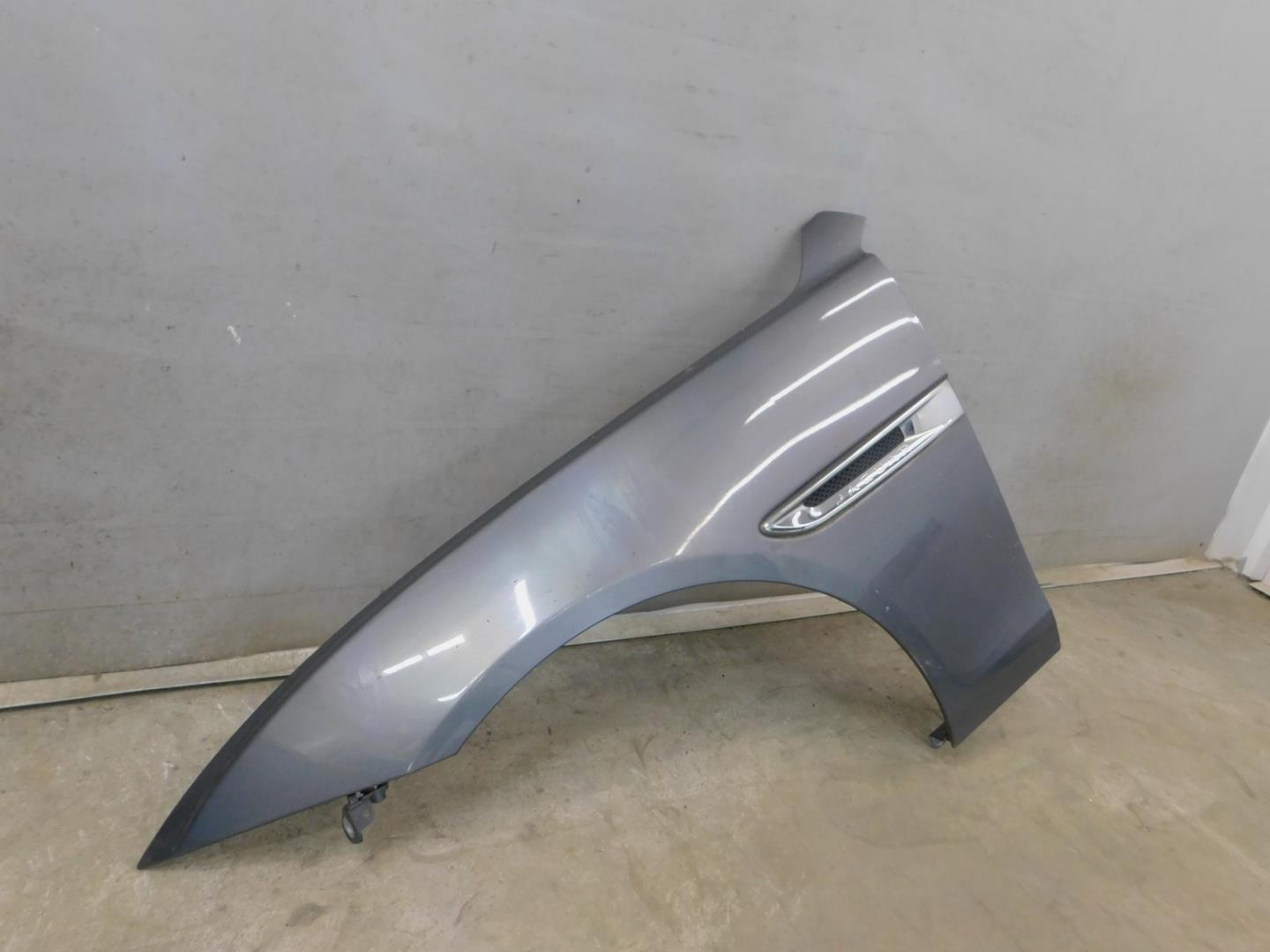 Крыло переднее левое