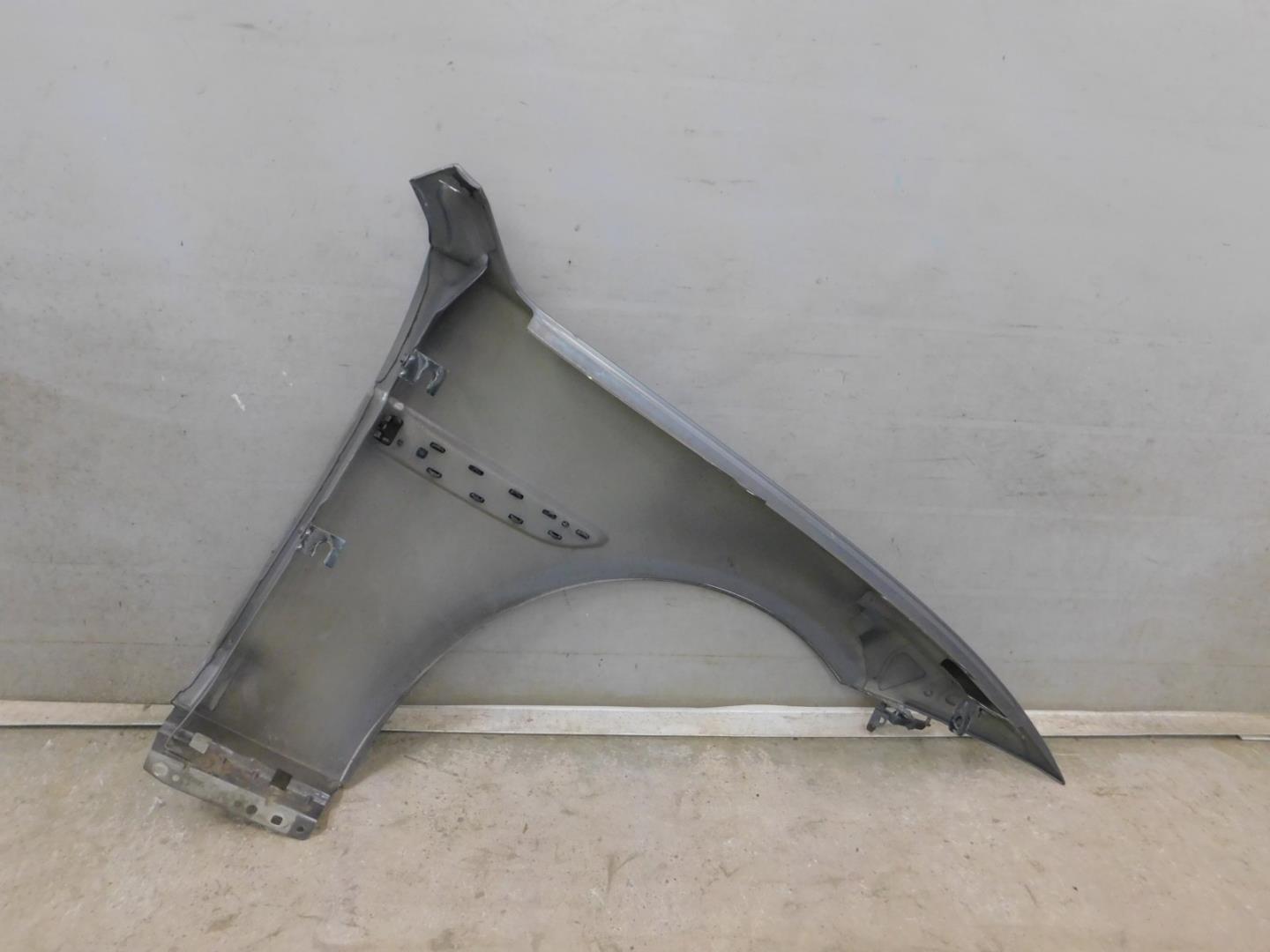 Крыло переднее левое