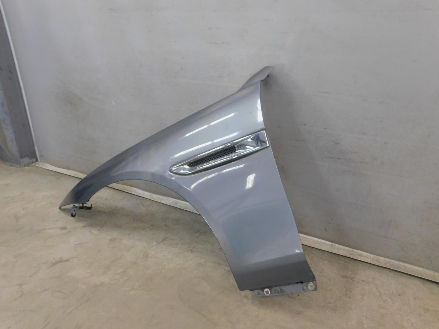 Крыло переднее левое