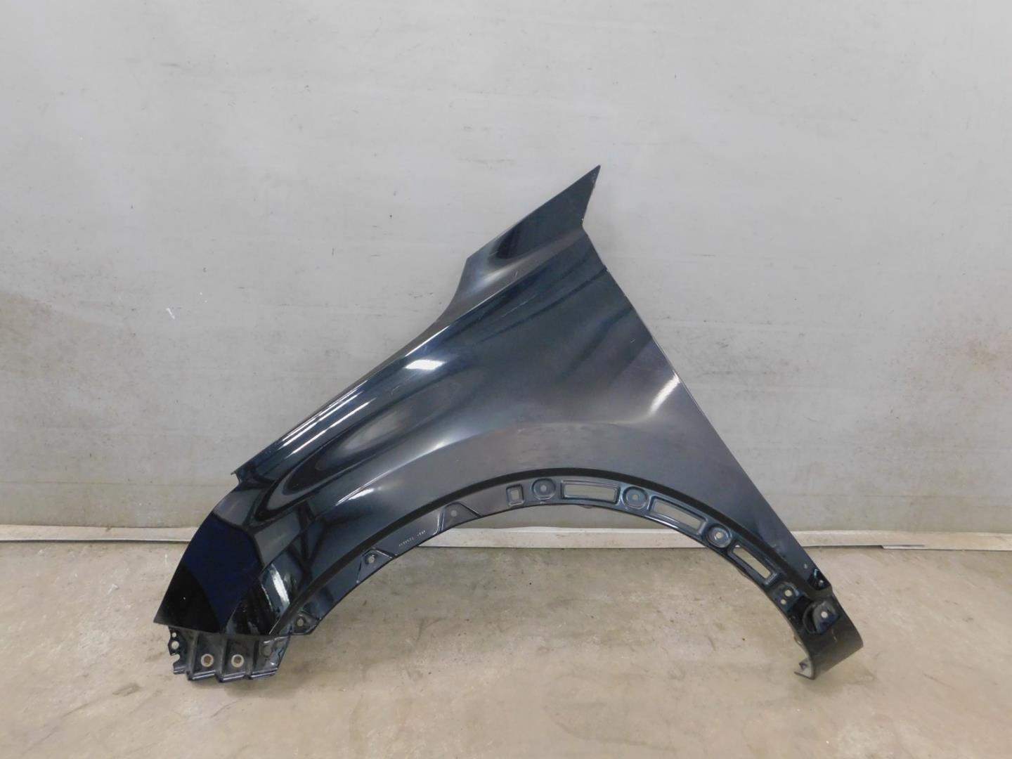 Крыло переднее левое