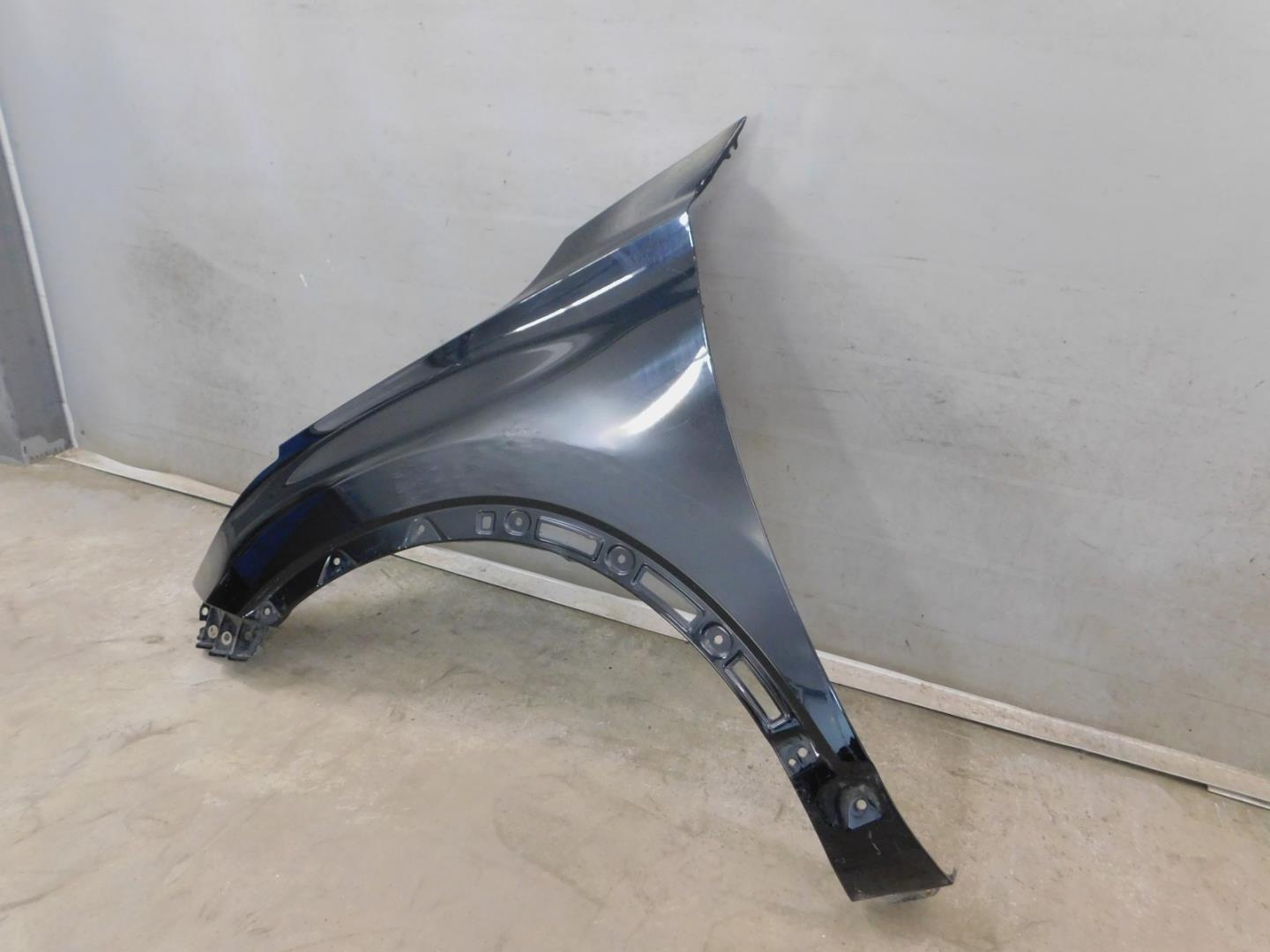 Крыло переднее левое