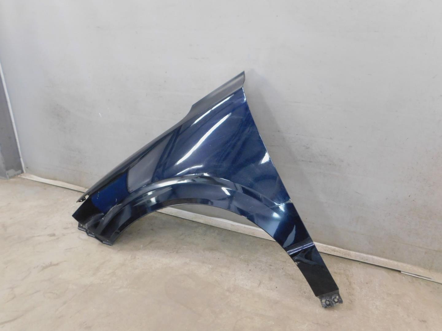 Крыло переднее левое