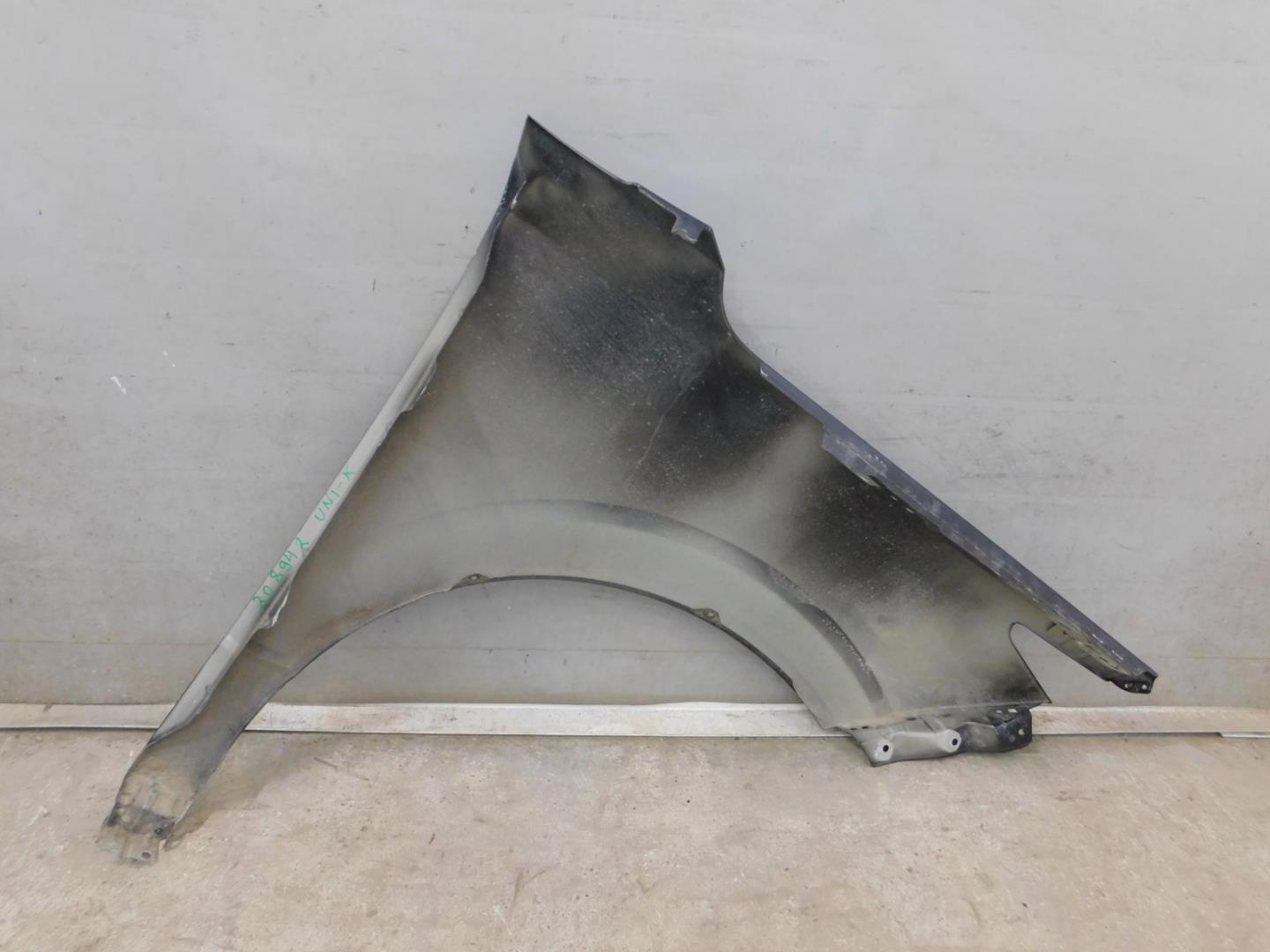 Крыло переднее левое